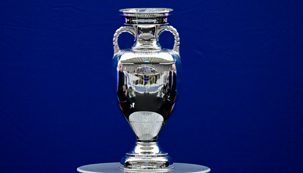 Трофејот на Европско првенство во фудбал